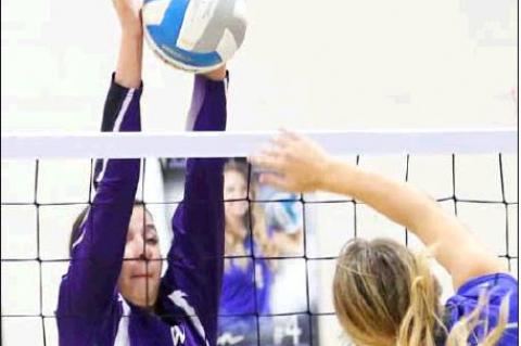 Lady Dragons Volleyball competes in Northern Plains tourney